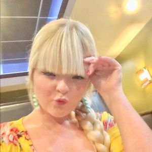 Meet your Posher, Angela